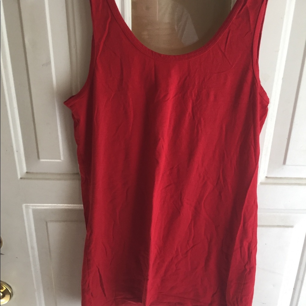 Red tank top, with GOLD heart - Picture 2 of 2